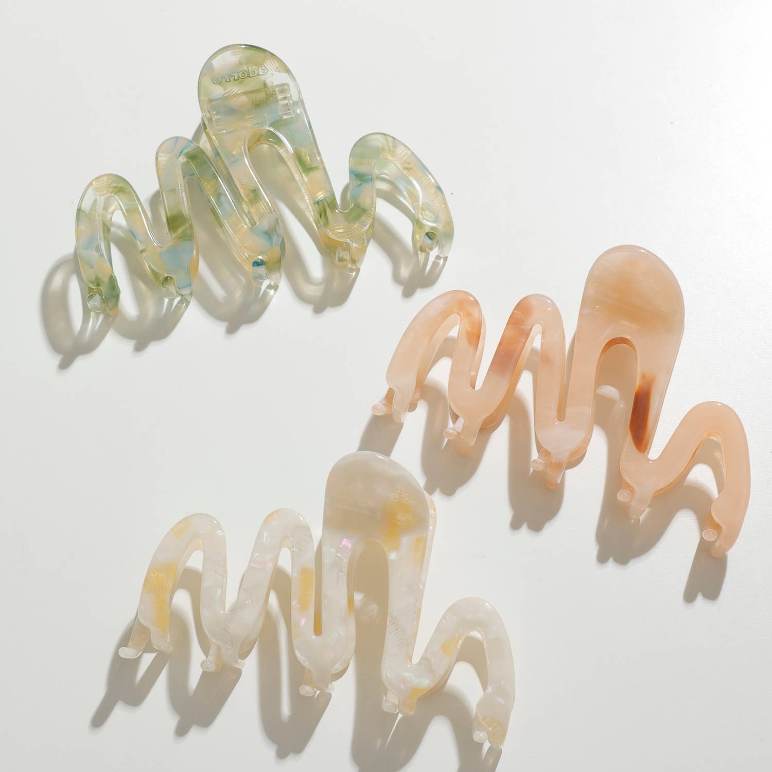 Large Squiggle Claw Clip-hair accessories- Hometown Style HTS, women's in store and online boutique located in Ingersoll, Ontario