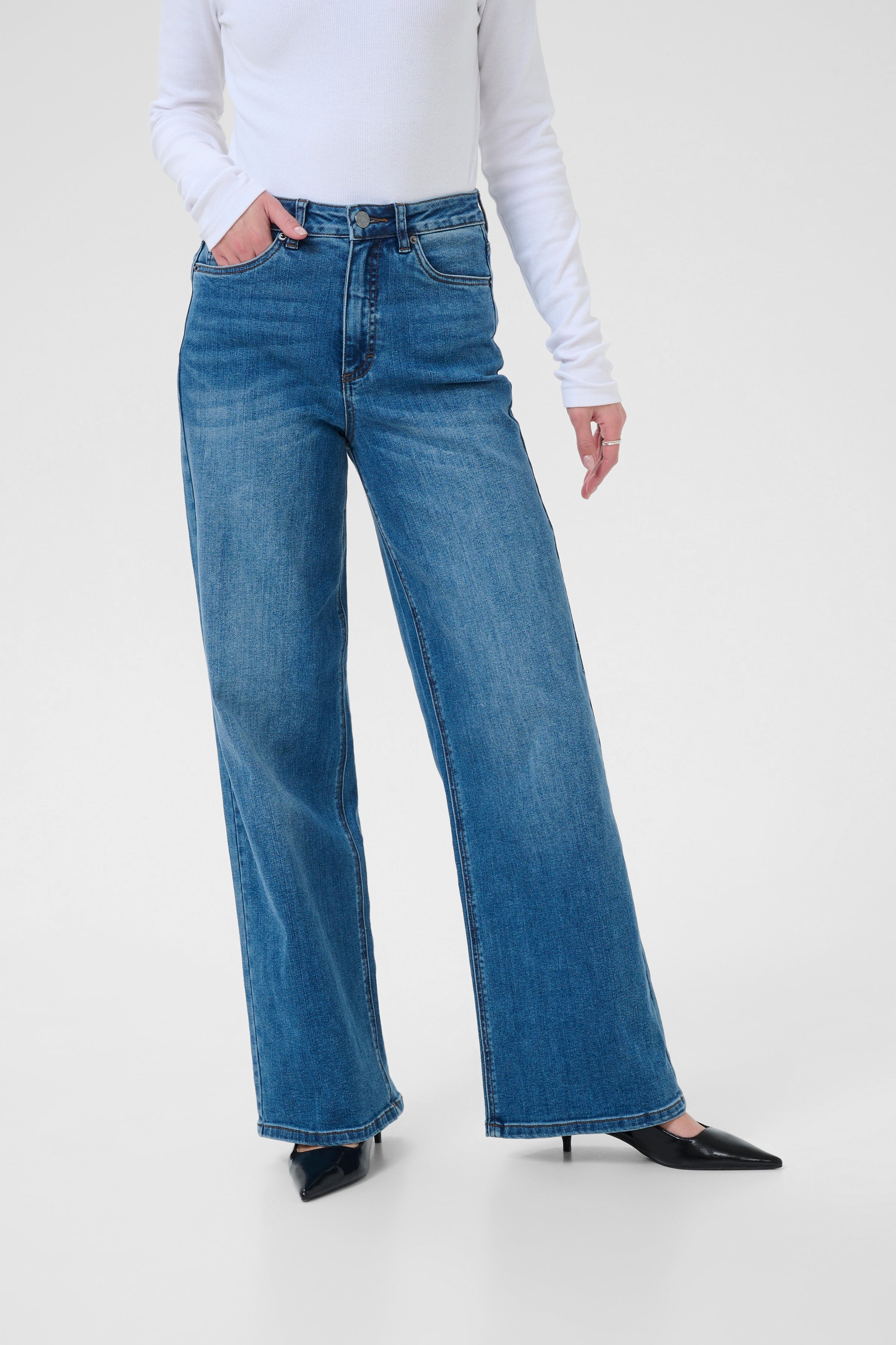 Meadow Jeans-denim- Hometown Style HTS, women's in store and online boutique located in Ingersoll, Ontario