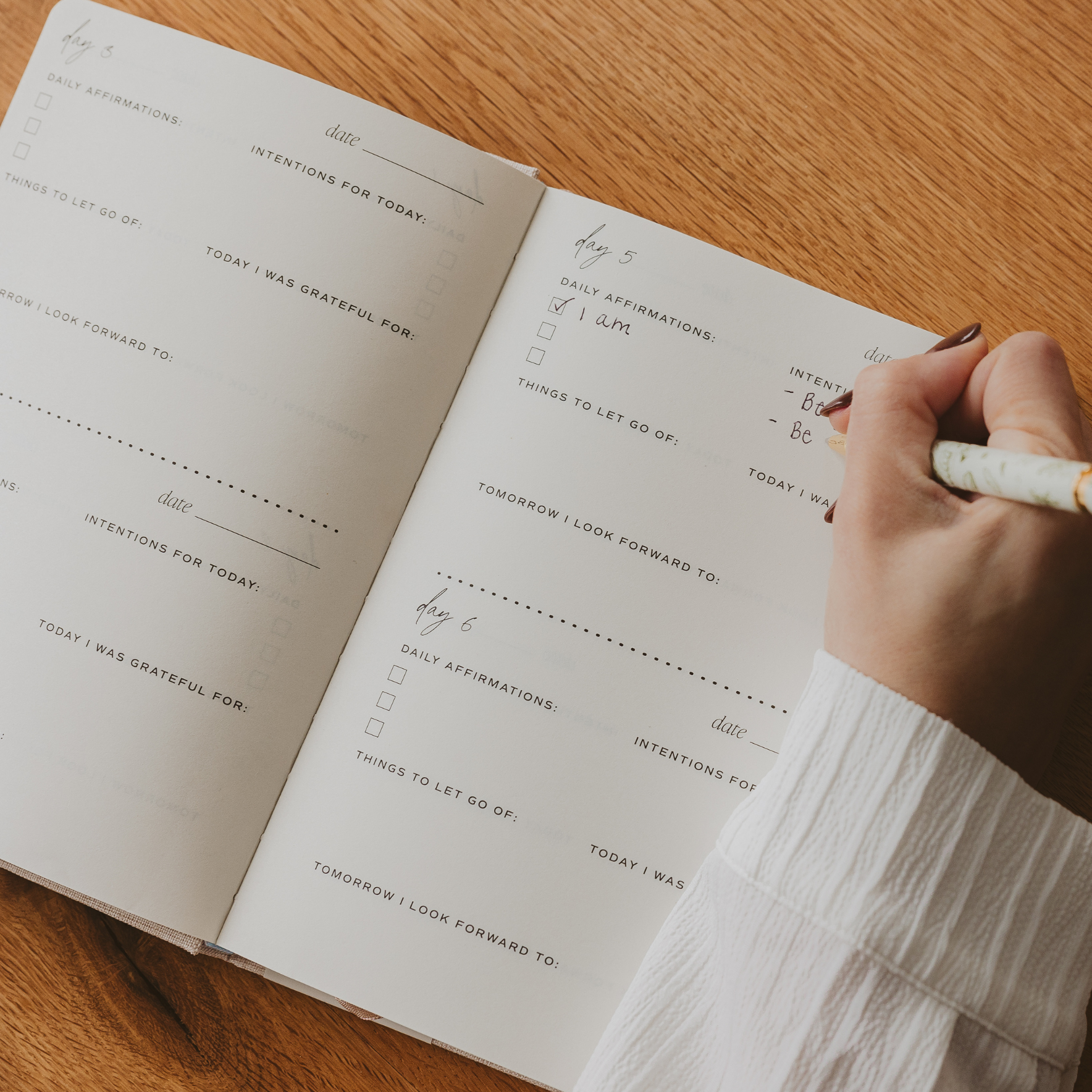 Gratitude Journal - Daily Prompted Journal-book- Hometown Style HTS, women's in store and online boutique located in Ingersoll, Ontario