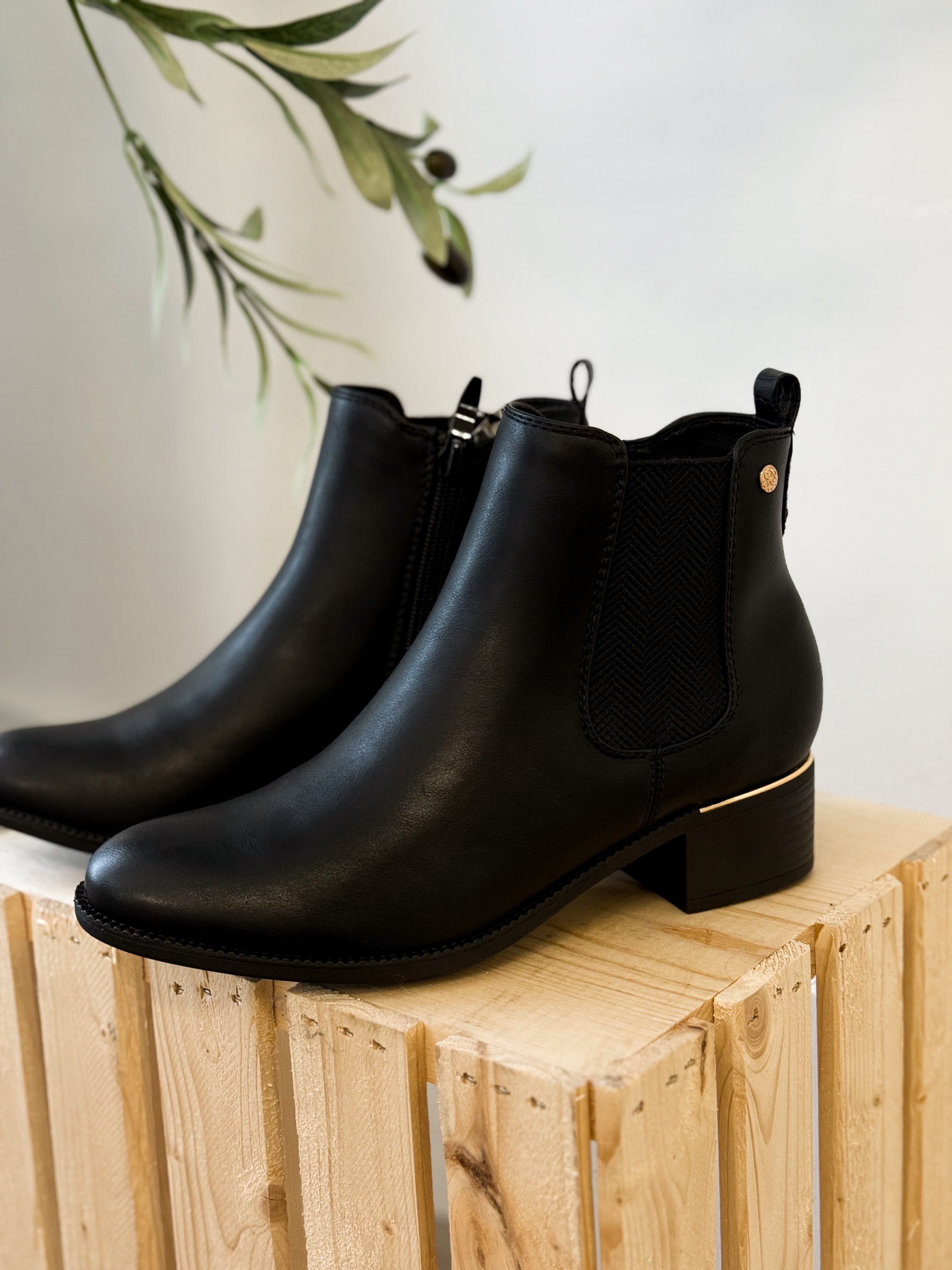Briar - Black-boot- Hometown Style HTS, women's in store and online boutique located in Ingersoll, Ontario
