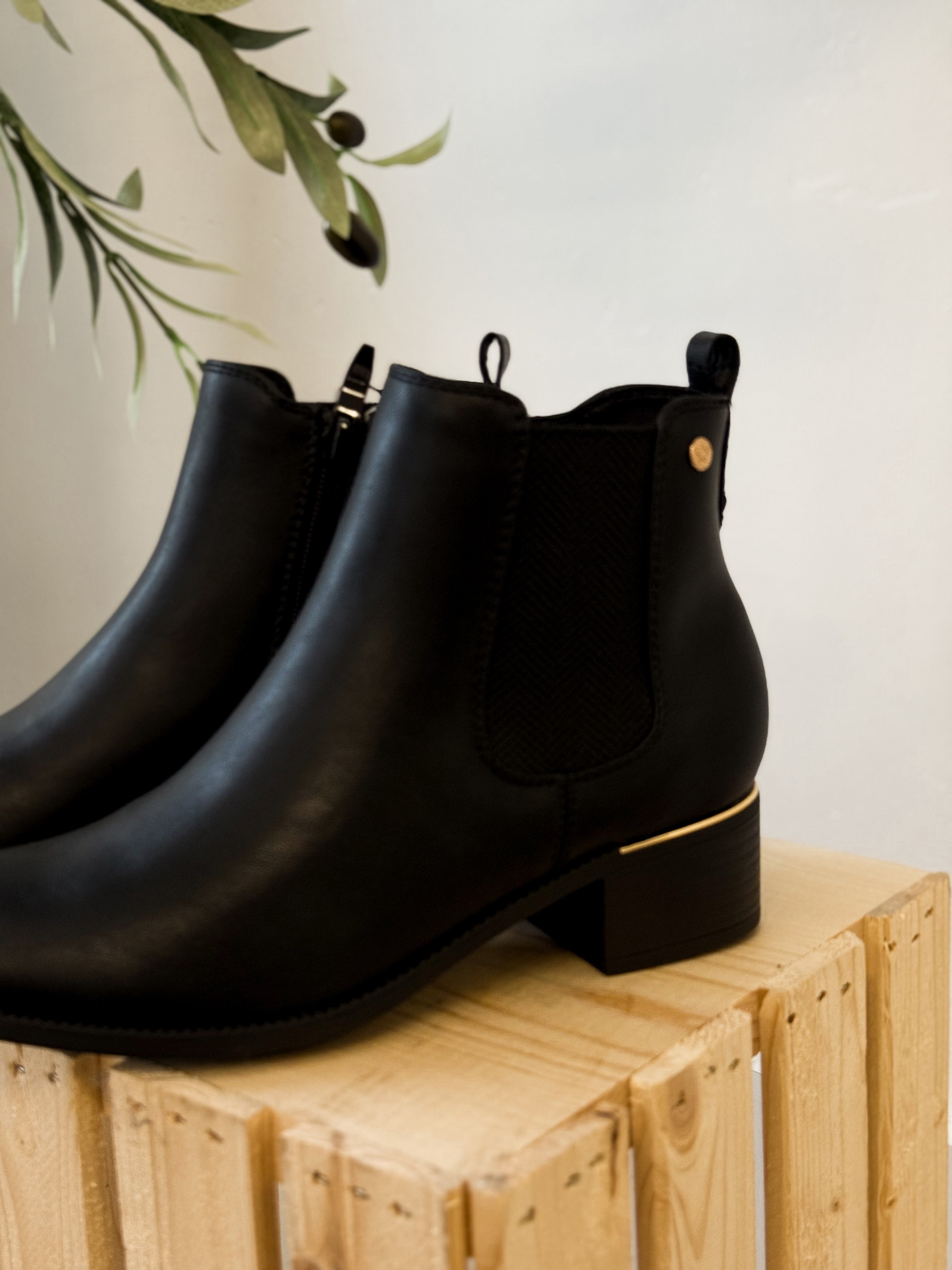Briar - Black-boot- Hometown Style HTS, women's in store and online boutique located in Ingersoll, Ontario