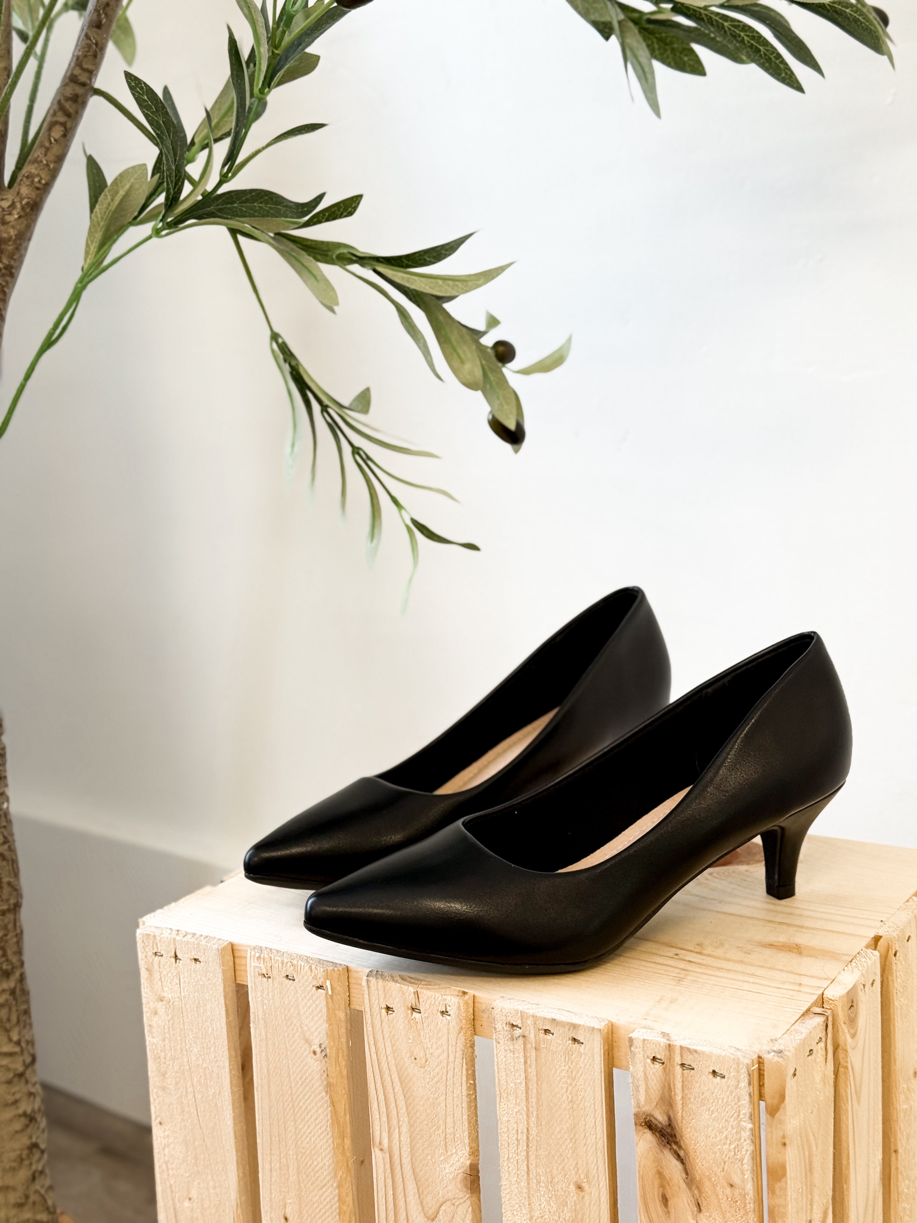 Aliya - Black-Shoes- Hometown Style HTS, women's in store and online boutique located in Ingersoll, Ontario