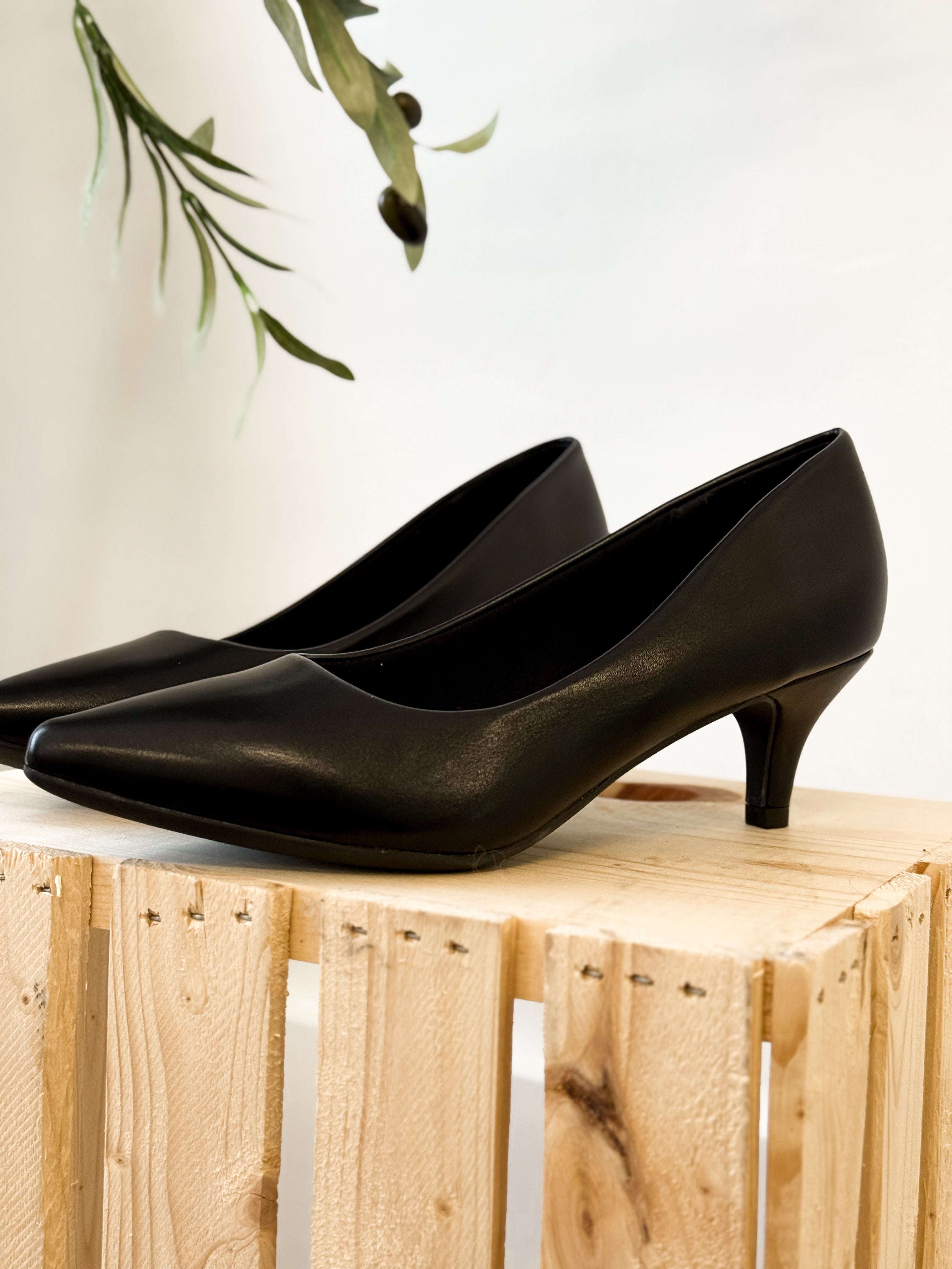 Aliya - Black-Shoes- Hometown Style HTS, women's in store and online boutique located in Ingersoll, Ontario